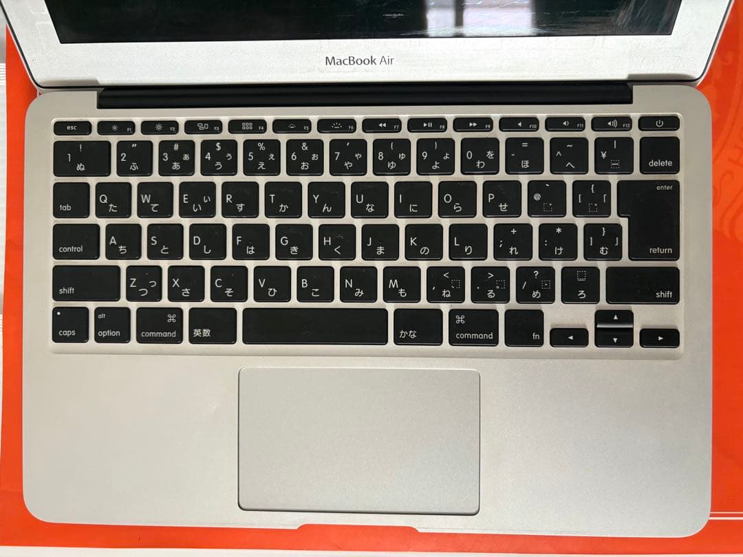 中古のMacBook airモデルA1465(2012年)