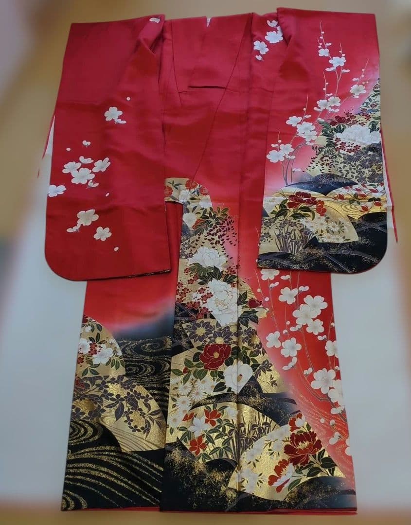 【振袖】　成人式　卒業式袴　披露宴　正絹　赤色 　花柄　 小柄な方に　人気色