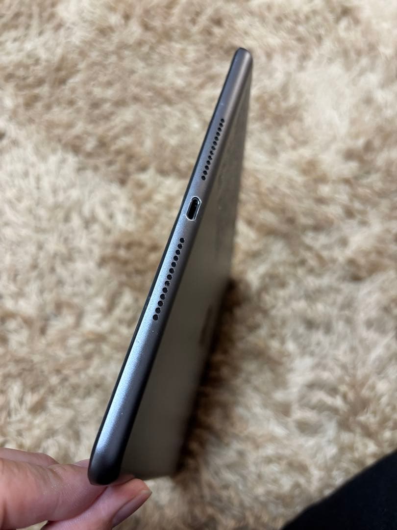 Apple iPad 第8 32GB 美品　★コネクタ訳あり