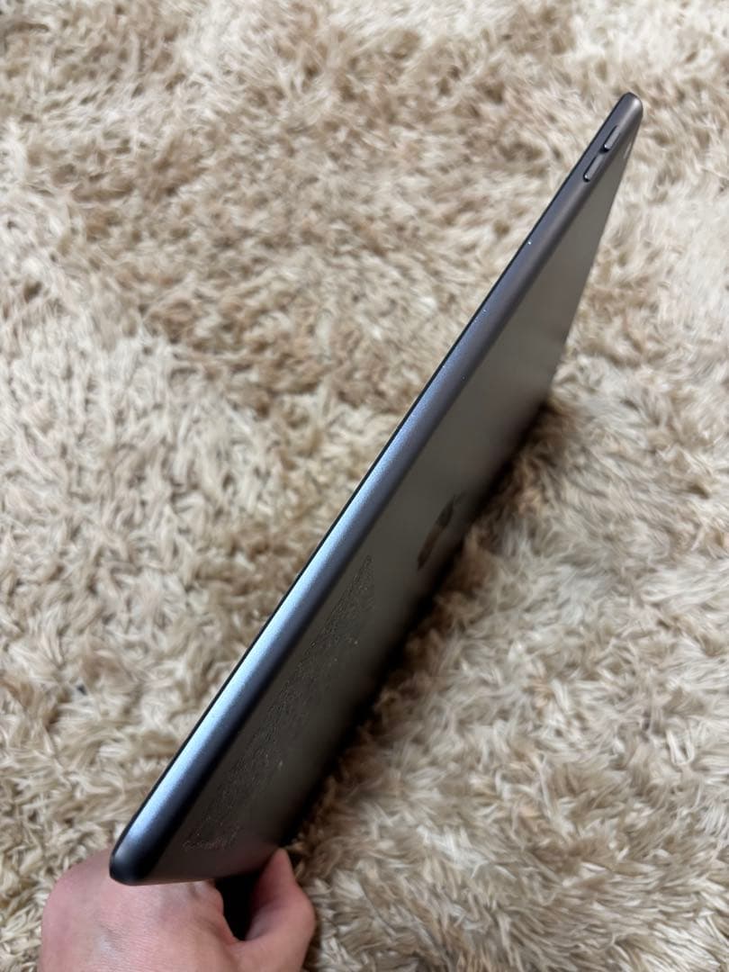 Apple iPad 第8 32GB 美品　★コネクタ訳あり