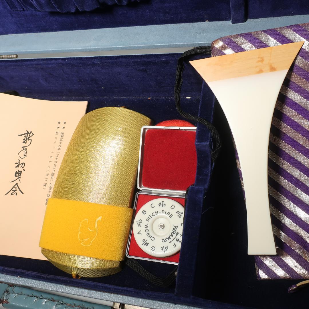 三味線 金細 子持ち綾杉胴 トチ紅木 黒檀糸巻き 撥 ハードケース付属