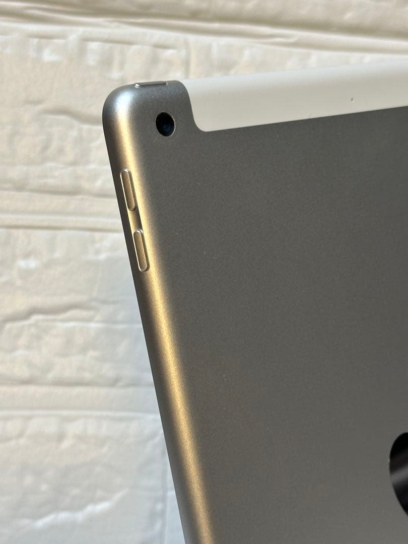 【美品】iPad 第5世代 Wi-Fi + Cellular A1823