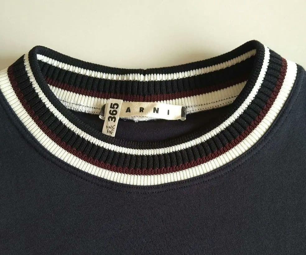 MARNI ネイビー 半袖Tシャツ　クリーニング済み