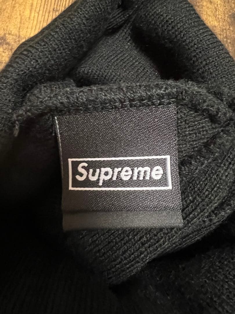 Supreme ブラック ニット帽　ボックスロゴ　ステッカー付き
