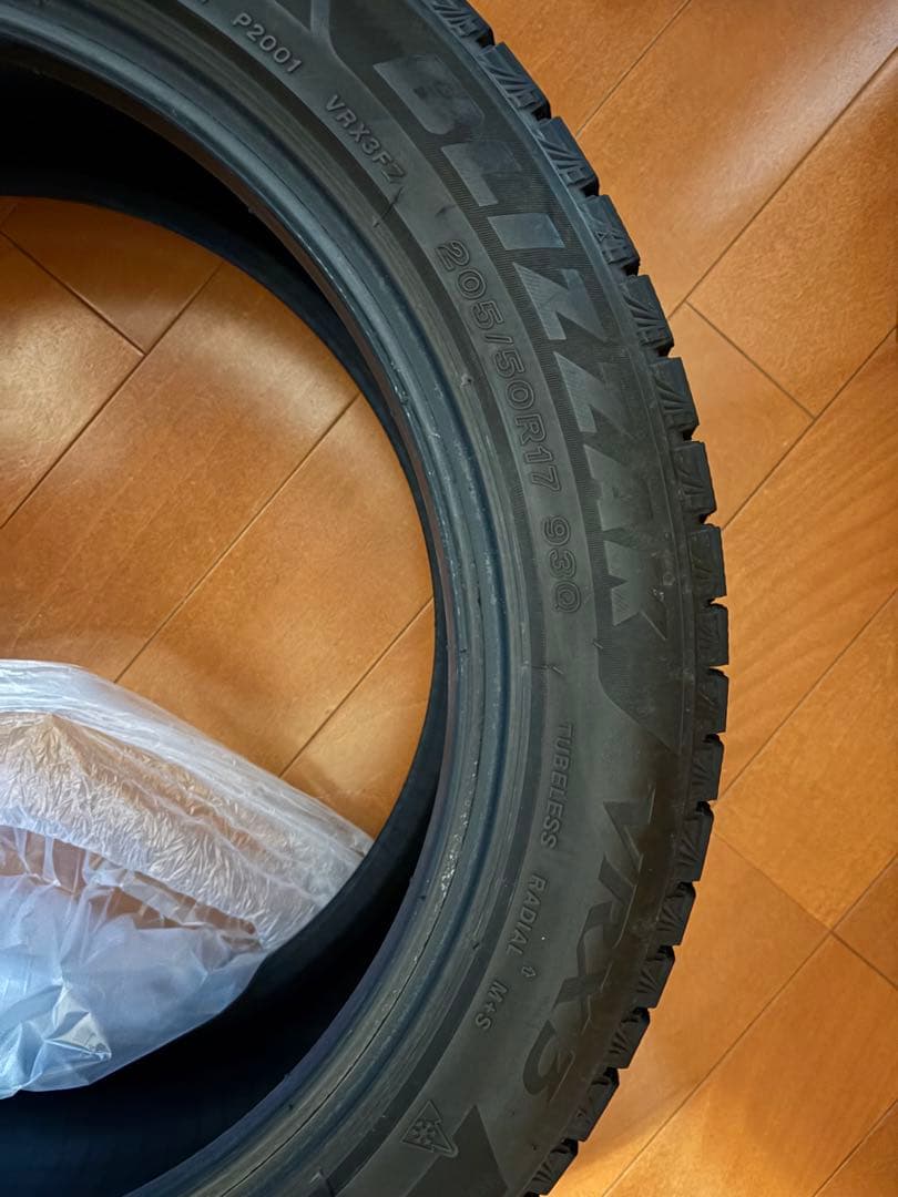 BRIDGESTONE 205/50R17 VRX3スタッドレス（1）