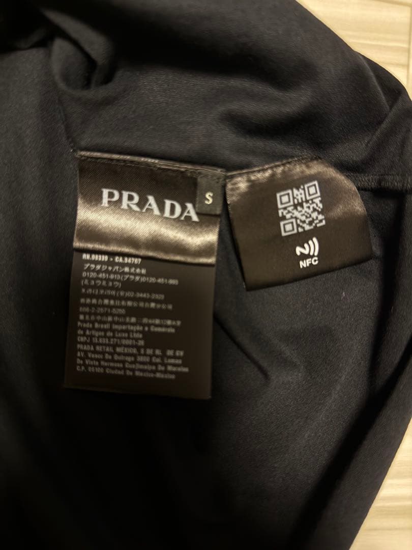 PRADA 黒 Tシャツ フロントポケット付き