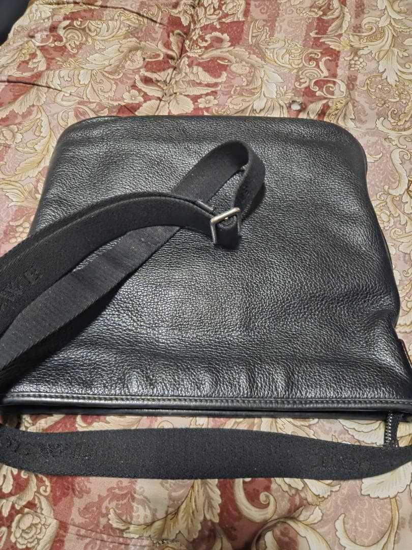 美品LOEWE革レザー ショルダーバッグ