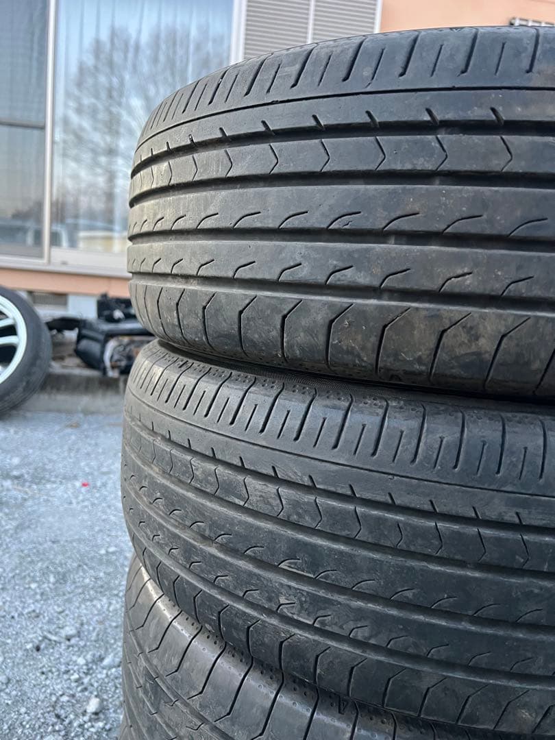ヨコハマ　ブルーアース　rv03 215/65r16 22年製　バリ山
