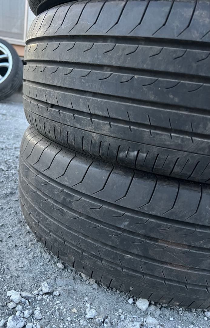ヨコハマ　ブルーアース　rv03 215/65r16 22年製　バリ山