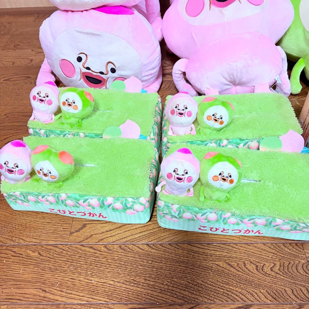 こびとづかん カクレモモジリ　BIGぬいぐるみ　寝そべりティッシュボックス