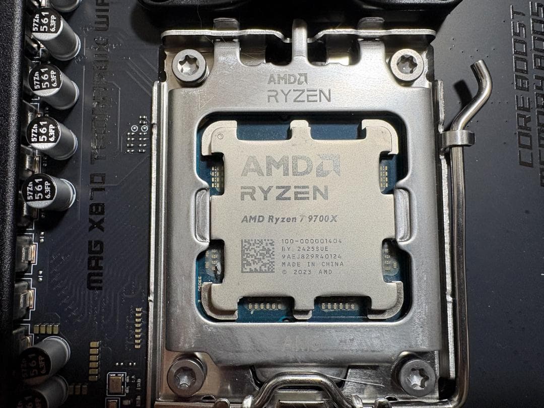 AMD Ryzen 7 9700X MSI X870 Tomahawk セット