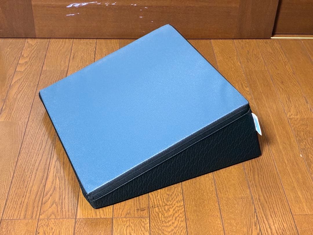 SANTEPLUS　Flexcushion 傾斜クッション　黒