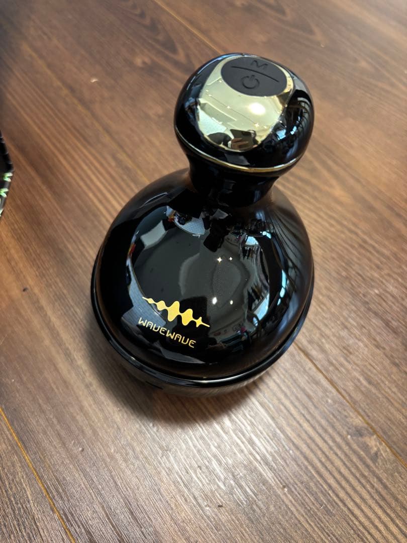 【新品】WAVEWAVE EMS ヘッドマッサージ 電気ブラシ 美顔器　頭皮