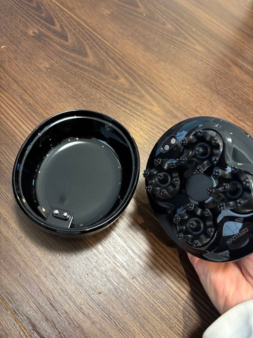 【新品】WAVEWAVE EMS ヘッドマッサージ 電気ブラシ 美顔器　頭皮