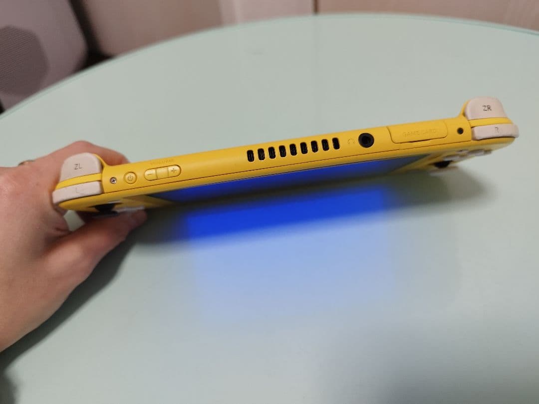スイッチライト本体　ジャンク品　イエロー