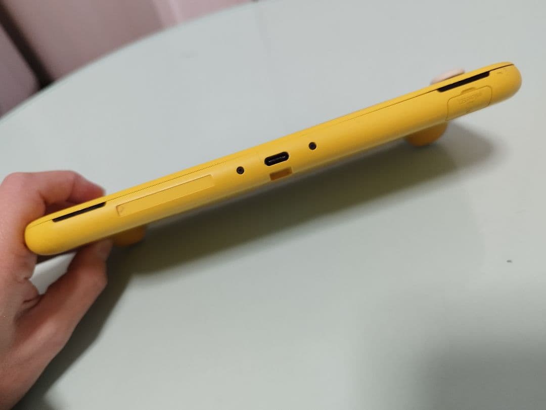 スイッチライト本体　ジャンク品　イエロー