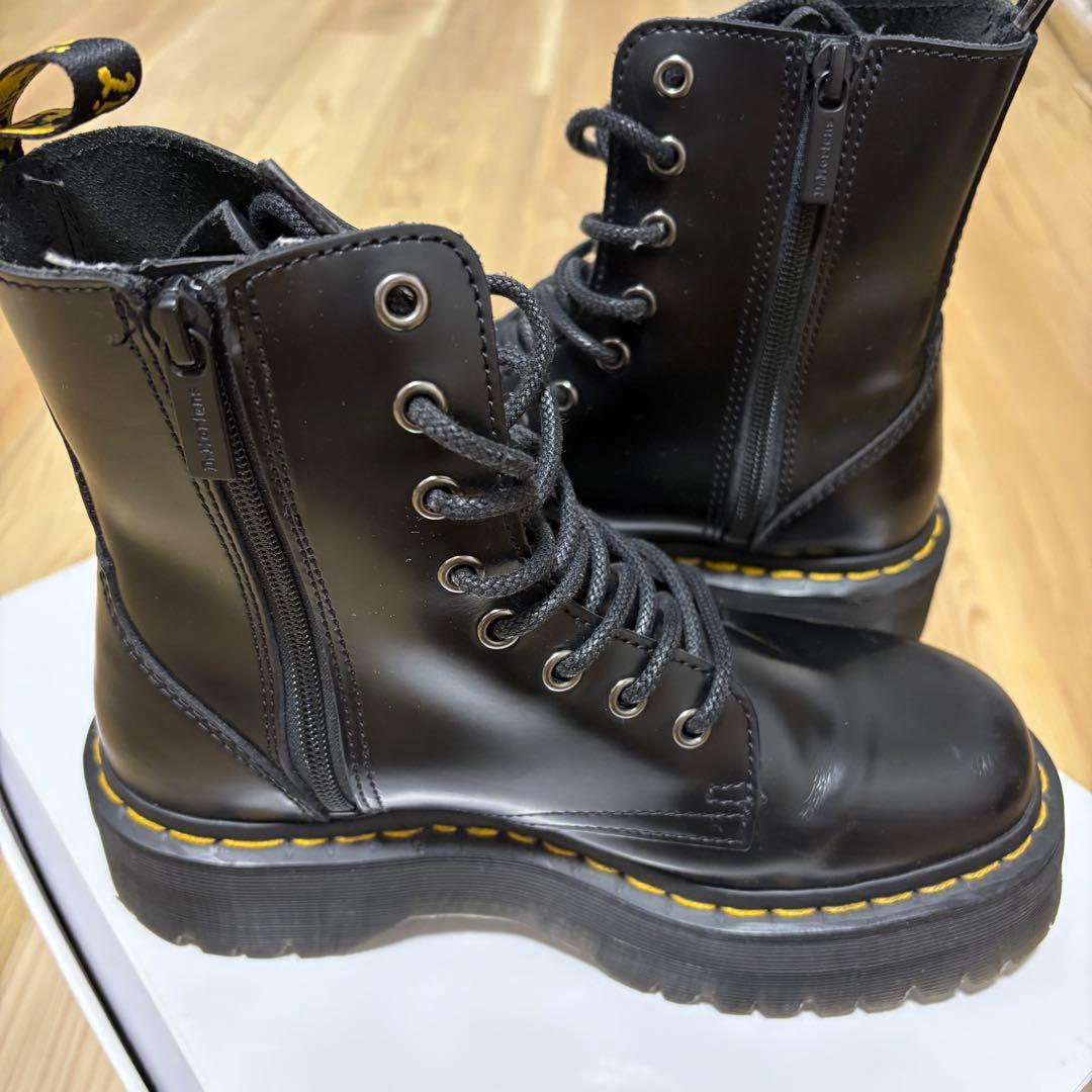 Dr. Martens 8ホール　Jordan 厚底