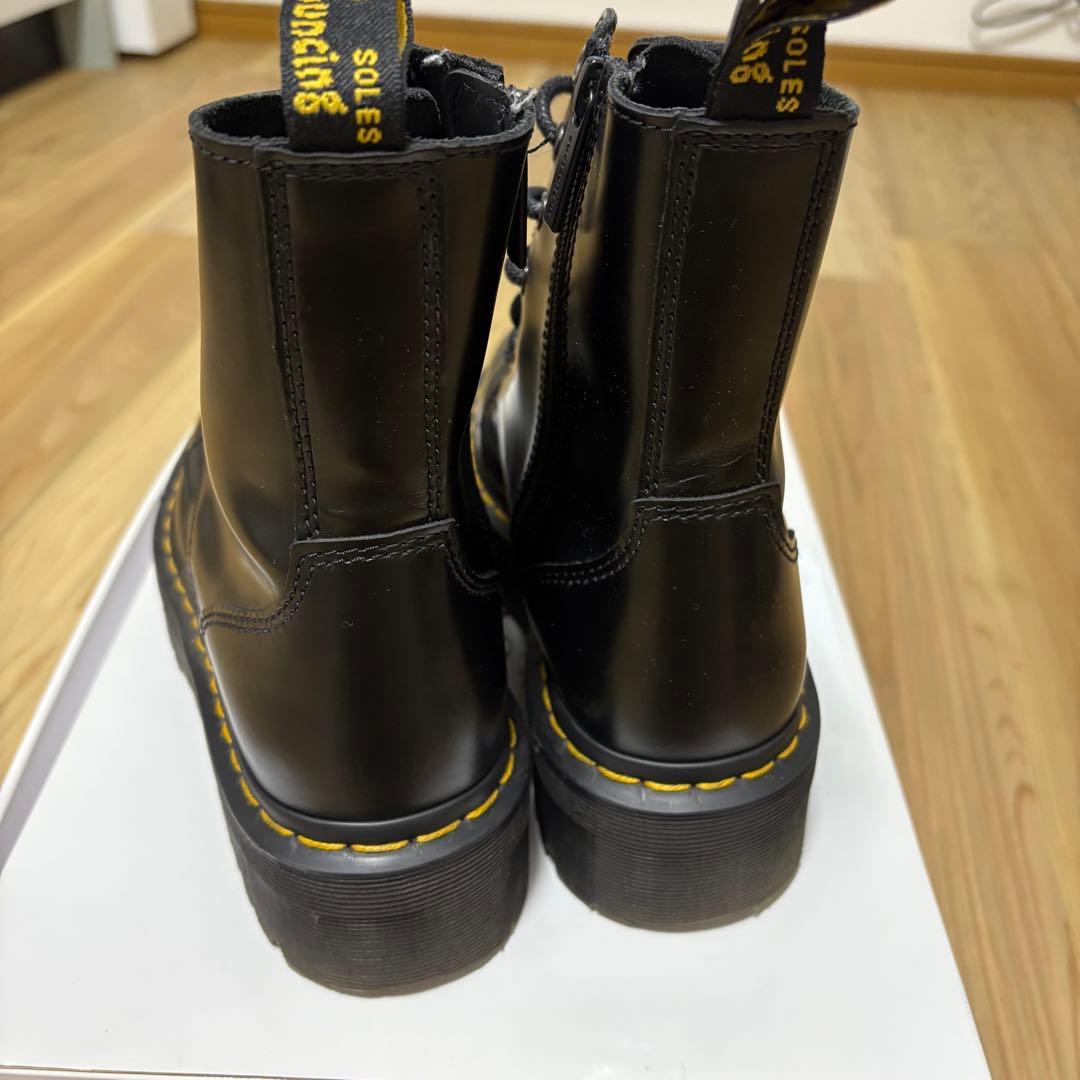 Dr. Martens 8ホール　Jordan 厚底