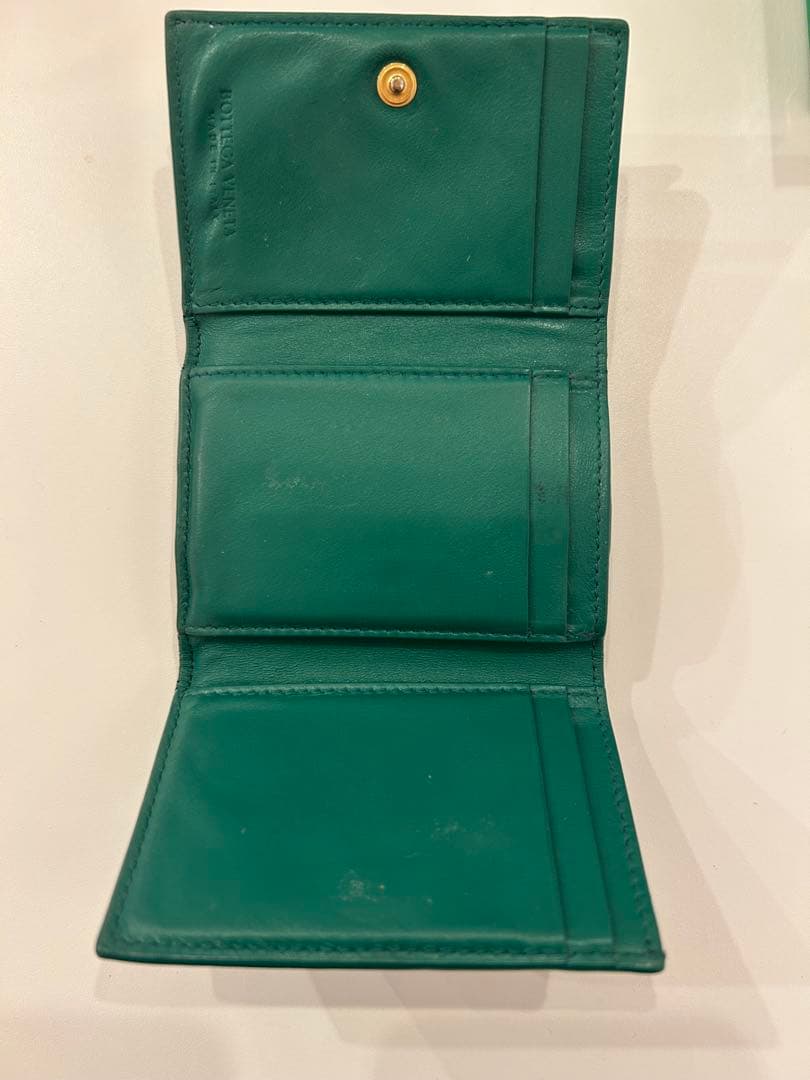 BOTTEGA VENETA三つ折り財布 編み込みデザイン