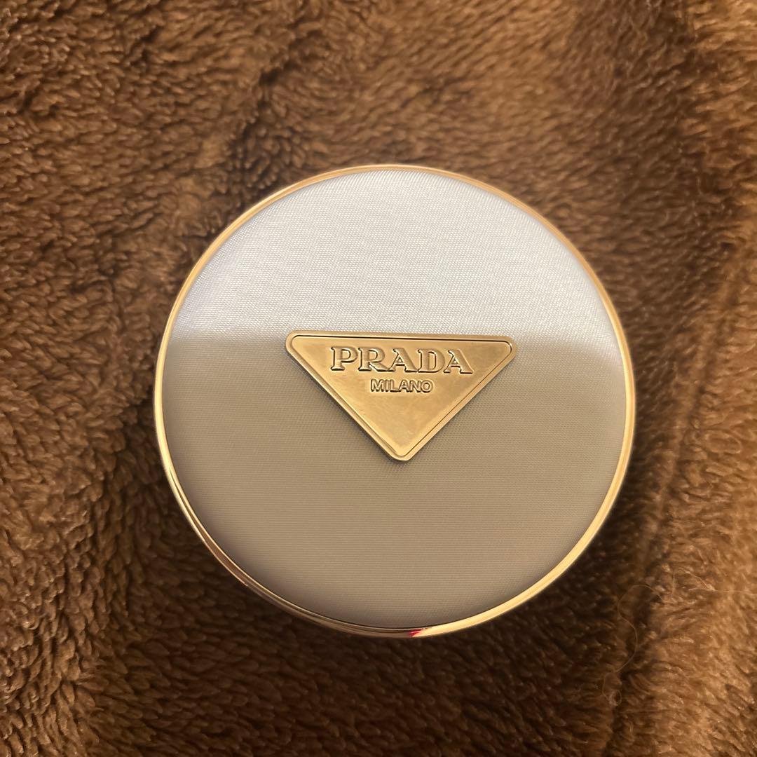 ほぼ新品★PRADAクッションファンデ限定カラー