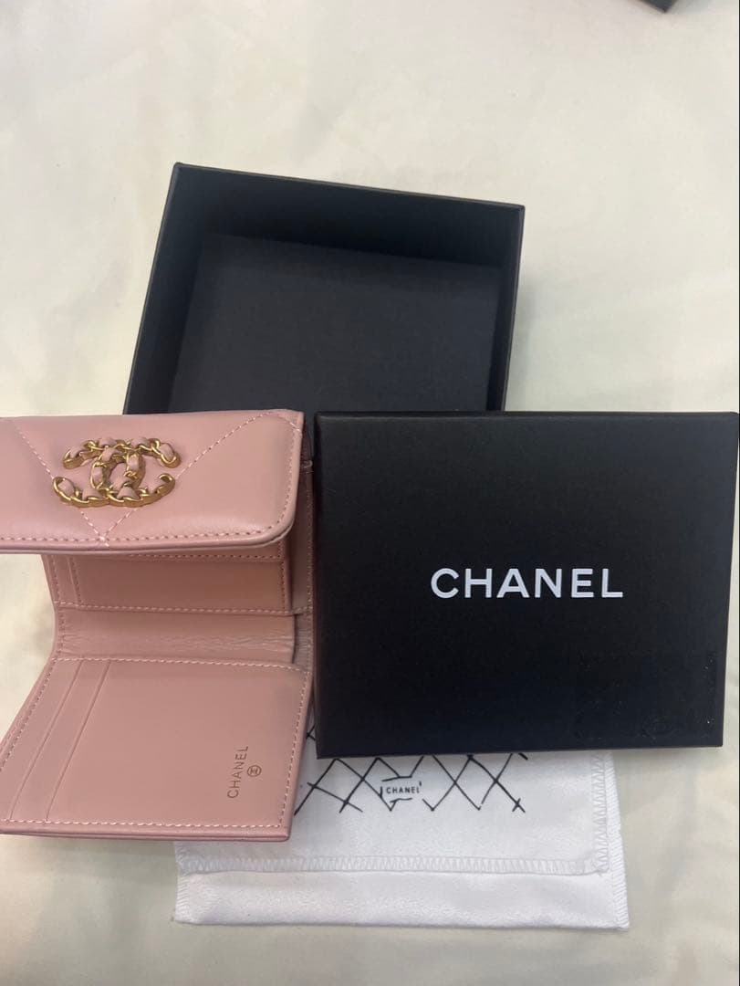 CHANEL シャネル　レザー　ミニ財布