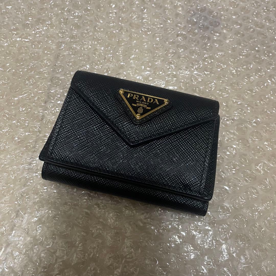 美品　PRADA サフィアーノトライアングル財布