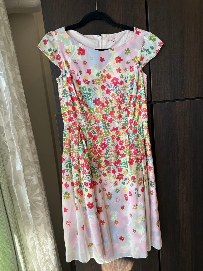 阿命 さま専用 TOCCA サイズ4 花柄ノースリーブひざ丈ワンピース