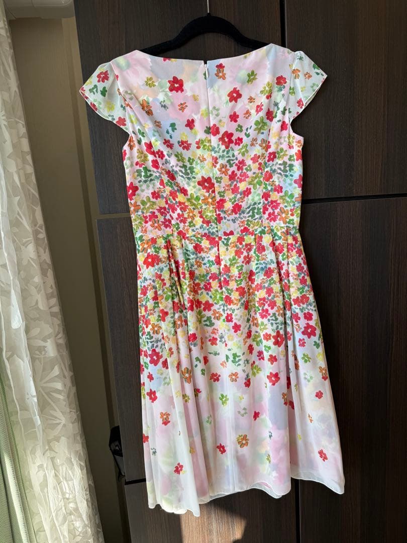 阿命 さま専用 TOCCA サイズ4 花柄ノースリーブひざ丈ワンピース