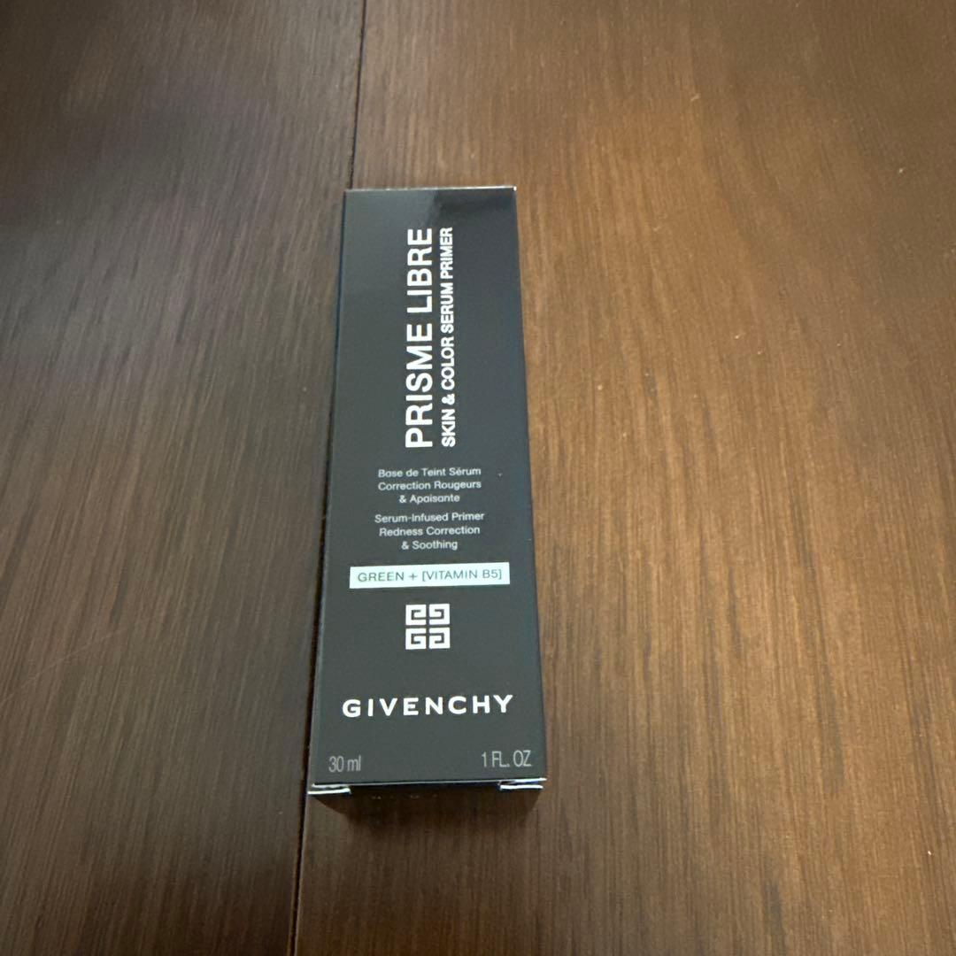 GIVENCHY プリズム・リーブル・ケア＆カラー・セラム・プライマー　グリーン