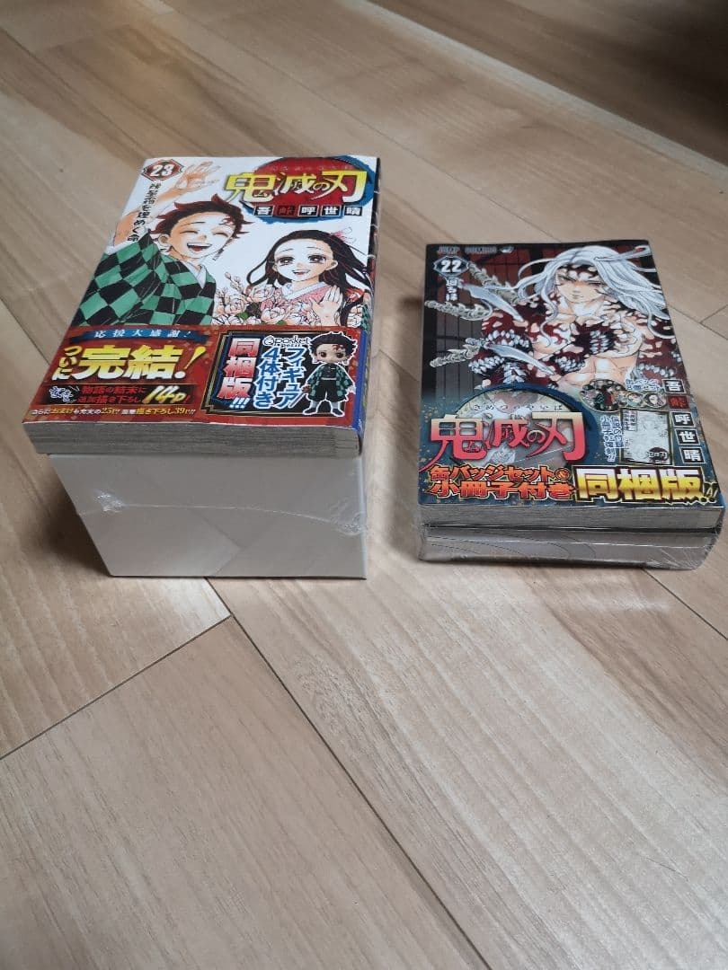 鬼滅の刃  22,23 　缶バッジ　フィギュア付き同梱版