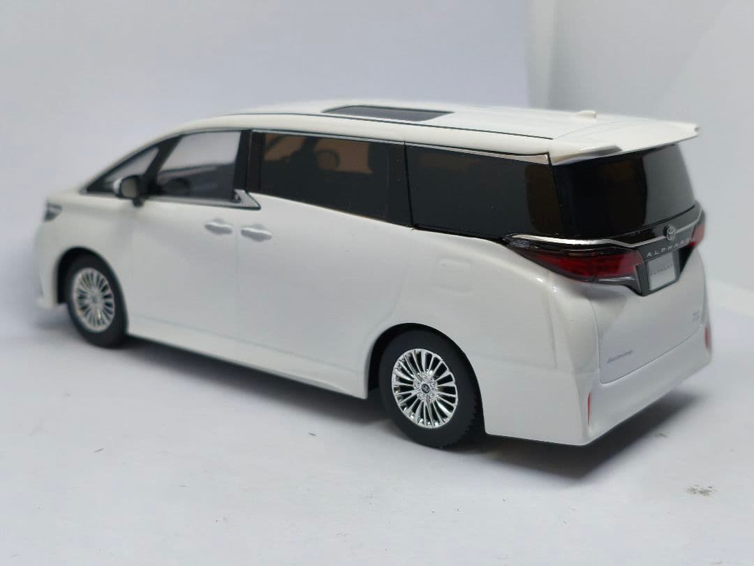 トヨタ アルファード カラーサンプル ミニカー 1/30 色見本 ホワイト 白