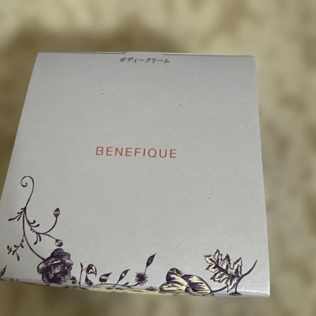 ボディクリーム BENEFIQUE BODY CREAM FORMING 180g
