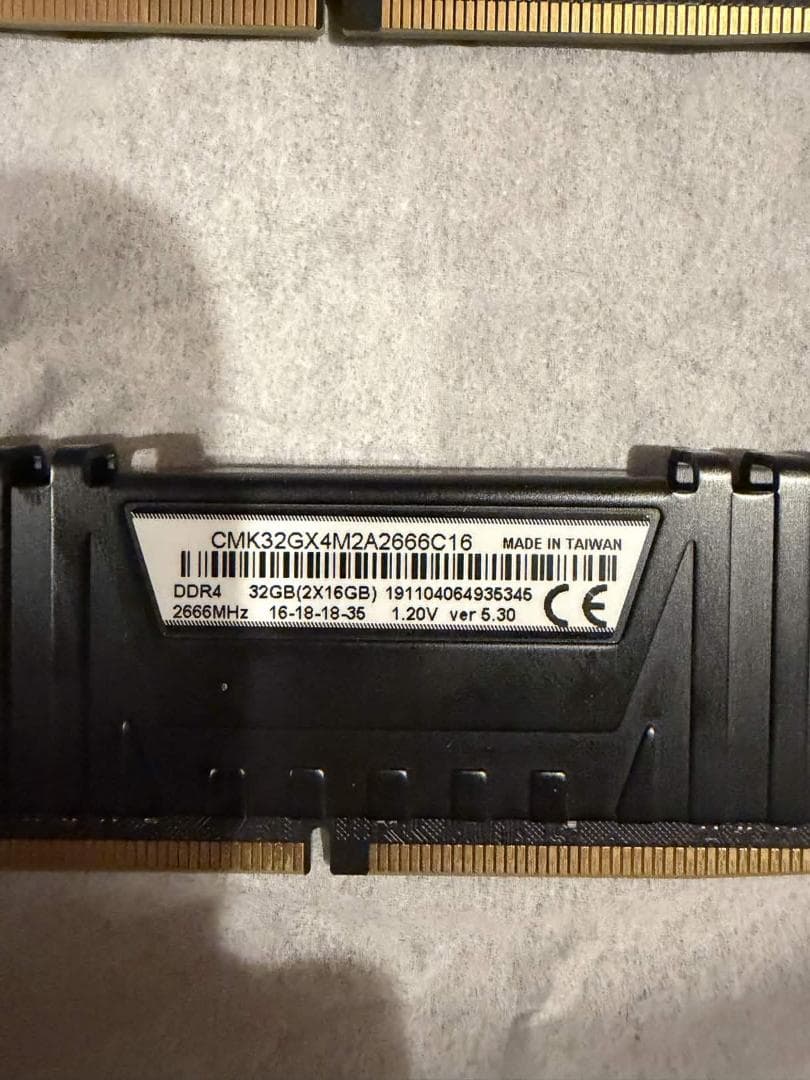 メモリー Corsair Vengeance 32GB DDR4 2666MHz 16x2