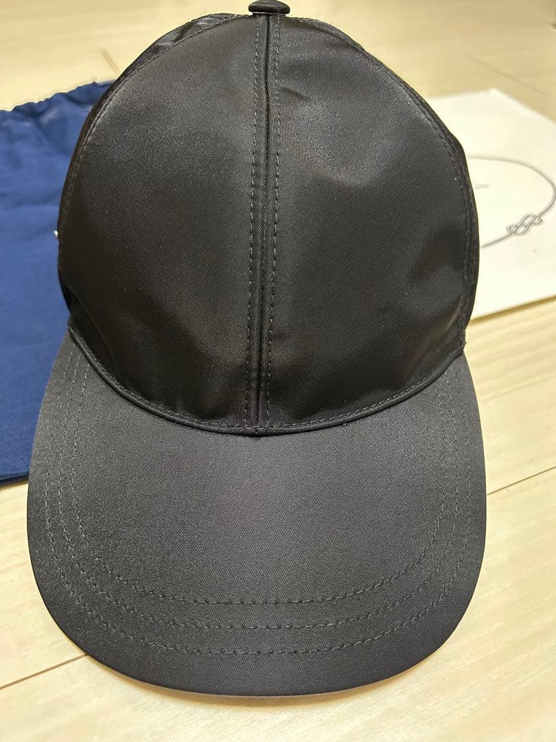 PRADA ブラック ナイロンキャップ