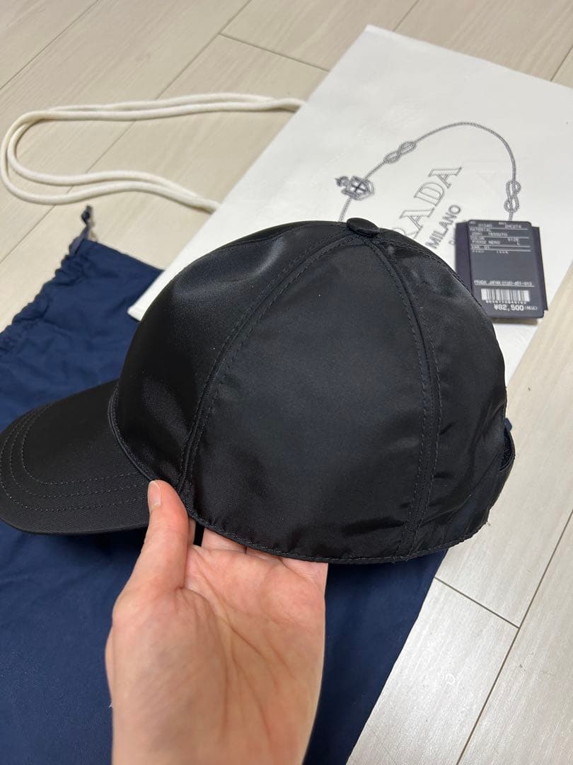 PRADA ブラック ナイロンキャップ
