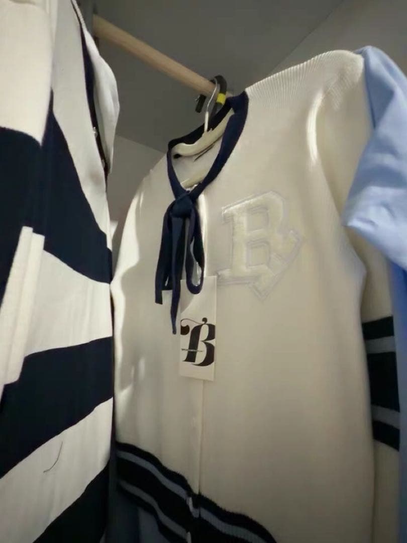 タグ付きBibiy B. CLUB TIE CARDIGAN