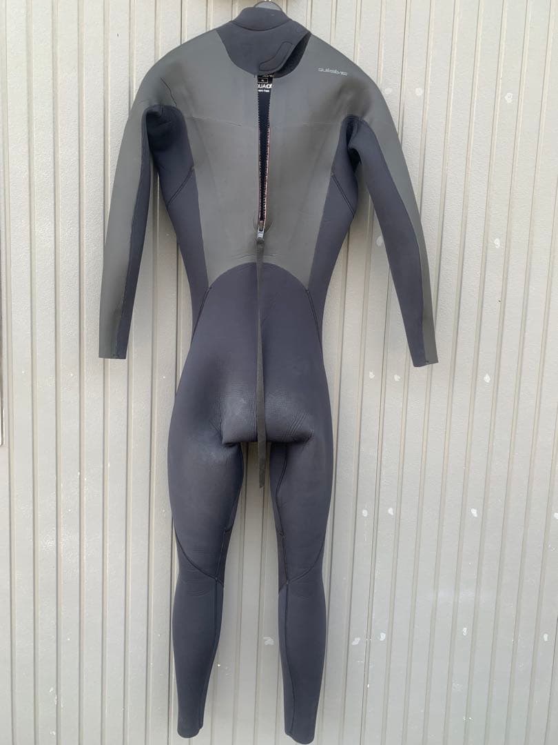 クイックシルバー　メンズ　XL 少し破れありの為格安です！