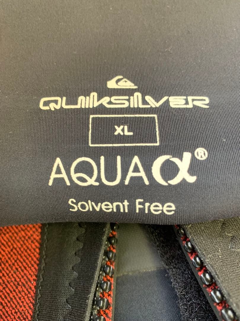 クイックシルバー　メンズ　XL 少し破れありの為格安です！