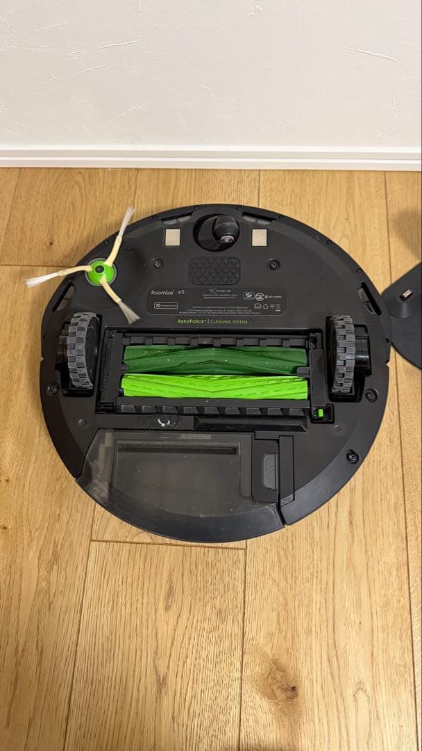 iRobot Roomba j7（ロボット掃除機）