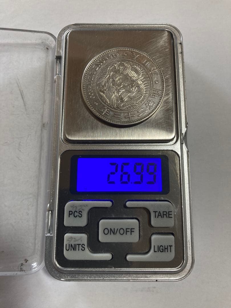 新一圓銀貨　明治23年　菊紋・竜