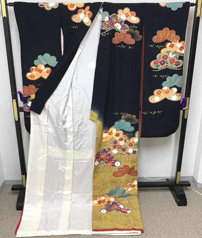 603w7〇引き振袖 掛下 金駒刺繍 比翼付き 金彩 黒 松〇結婚式 舞台衣装