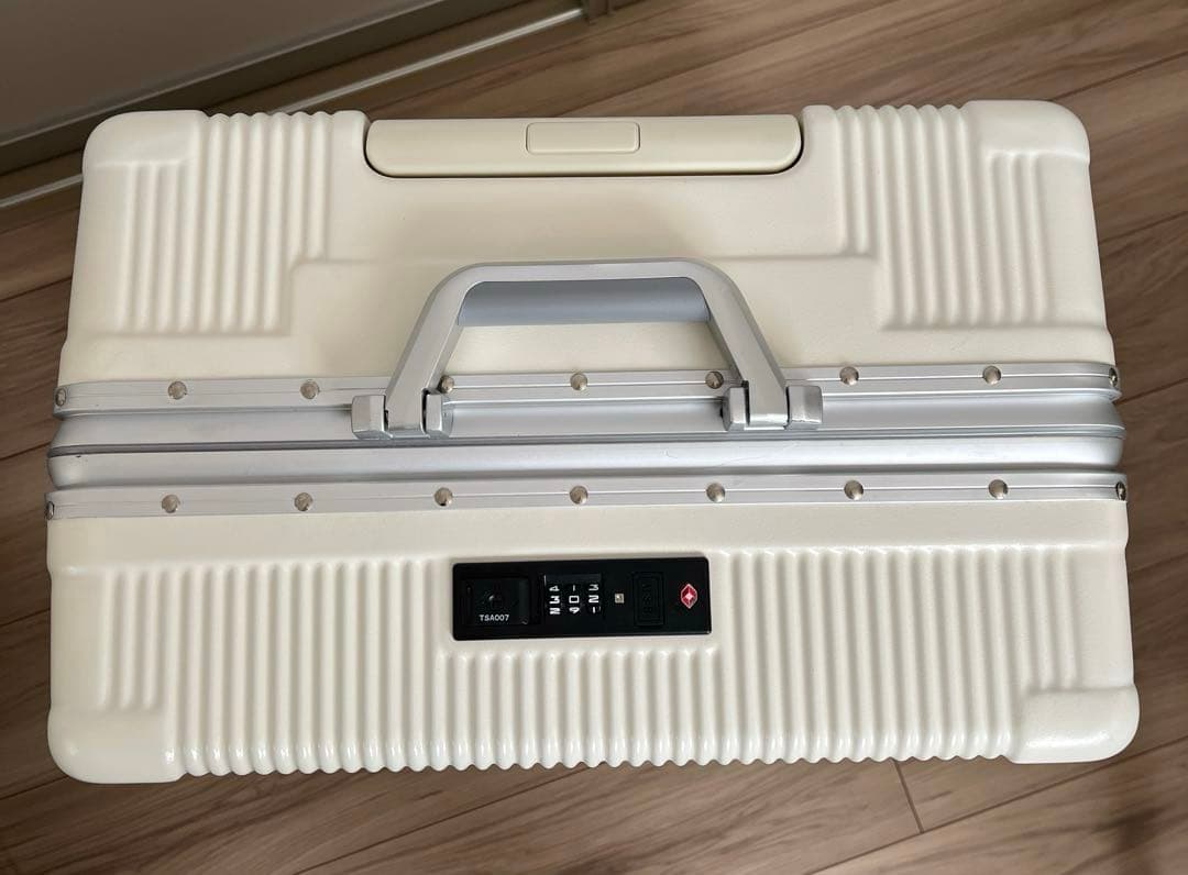 スーツケース白 Mサイズ12/12まで値下げ中