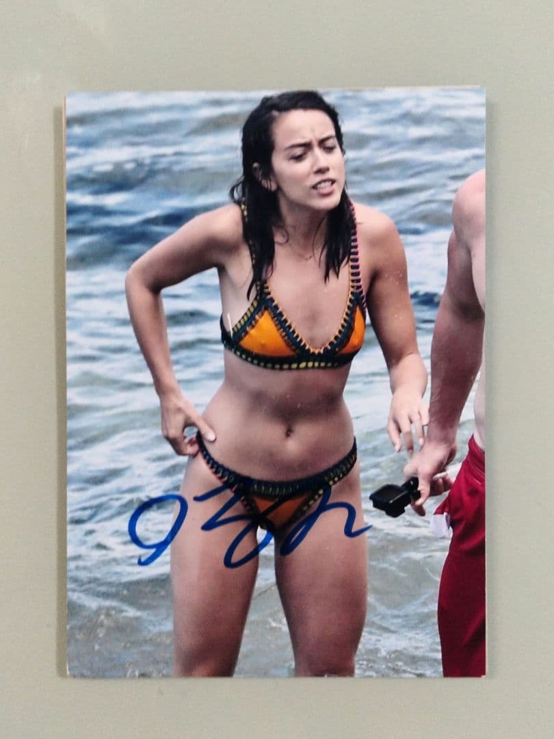 クロエ・ベネット直筆サイン入り2Lサイズ写真…Chloe Bennet…