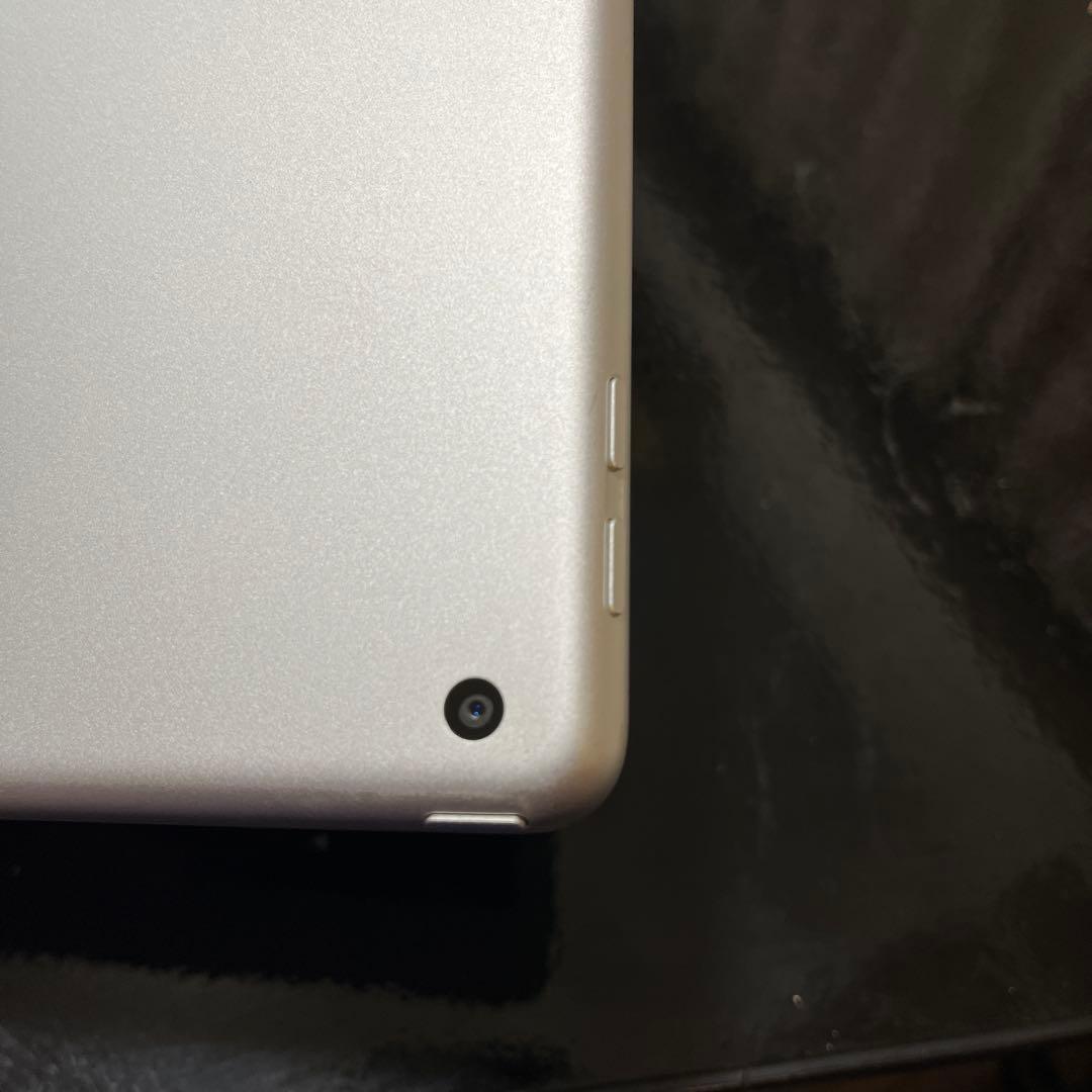 Apple iPad シルバー 本体　第6世代