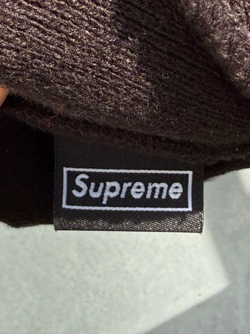 Supreme シュプリーム ブラック ニット帽 ビーニー 黒 ステッカー付き