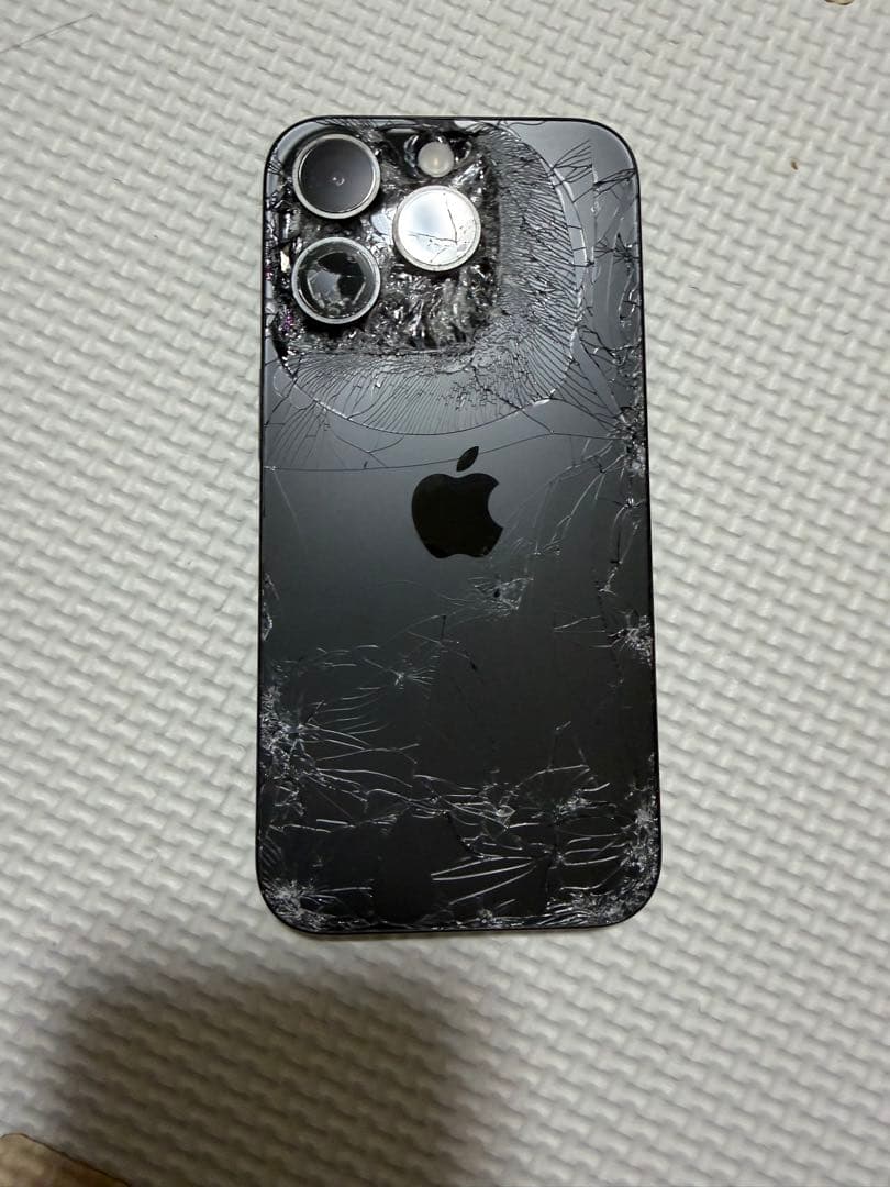iPhone 15 Pro ブラック本体 256 GB ジャンク　箱あり