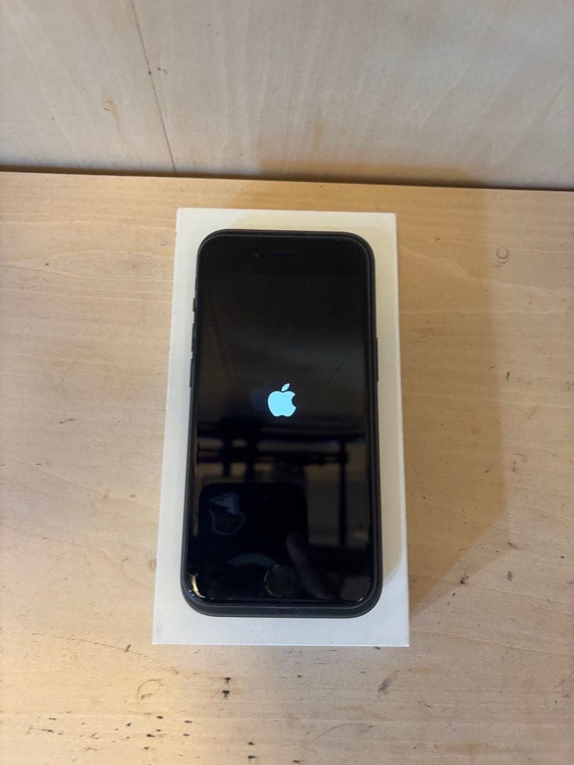 Apple iPhone SE 第二世代　ブラック