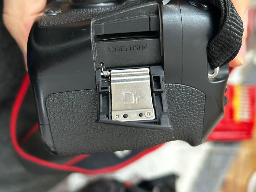 【バッグ付】Canon EOS 70D ボディ デジタル一眼レフ Wi-Fi内蔵