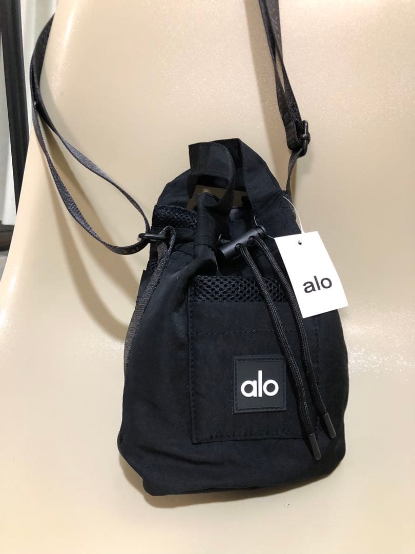 ラスト1点　ALO Yoga クロスボディバケットバッグ　ブラック