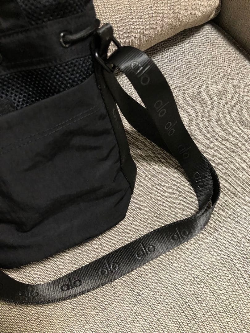 ラスト1点　ALO Yoga クロスボディバケットバッグ　ブラック
